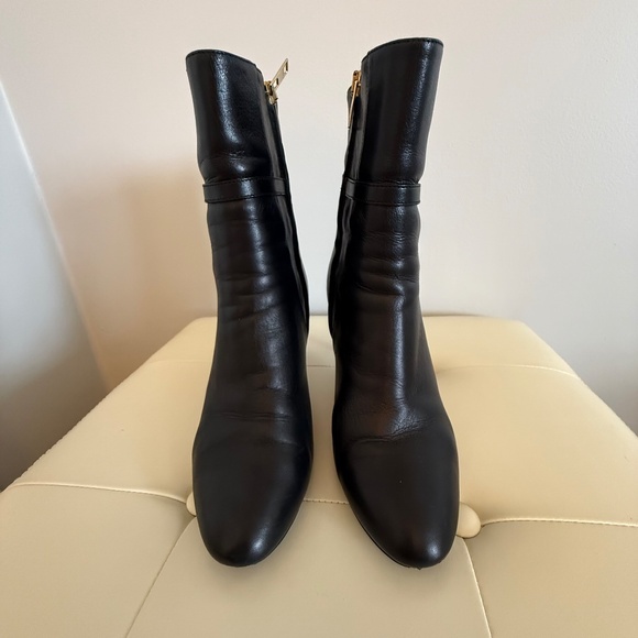 USED AUTHENTIC BURBERRY HERITAOE LOCK HAINAULT 85 ANKLE BOOT, BLACK, SIZE 6 - Picture 5 of 16